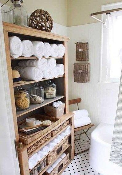 Полка органайзер с плетенными корзинами Интересные системы хранения в ванной комнате