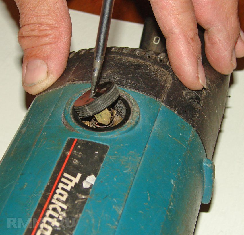 Снятие щёток болгарки 🔴 Проверка и ремонт якоря болгарки своими руками