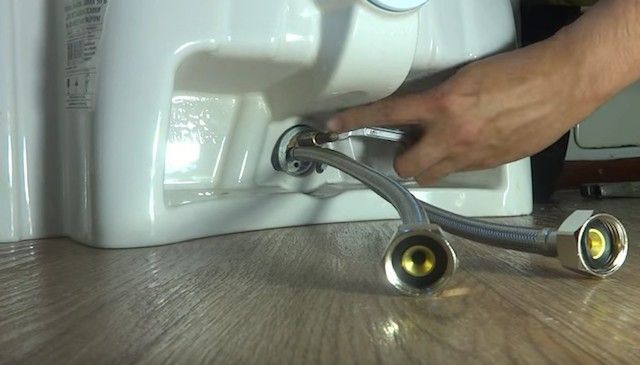 Установка смесителя в раковину в ванной Установка смесителя в раковину в ванной