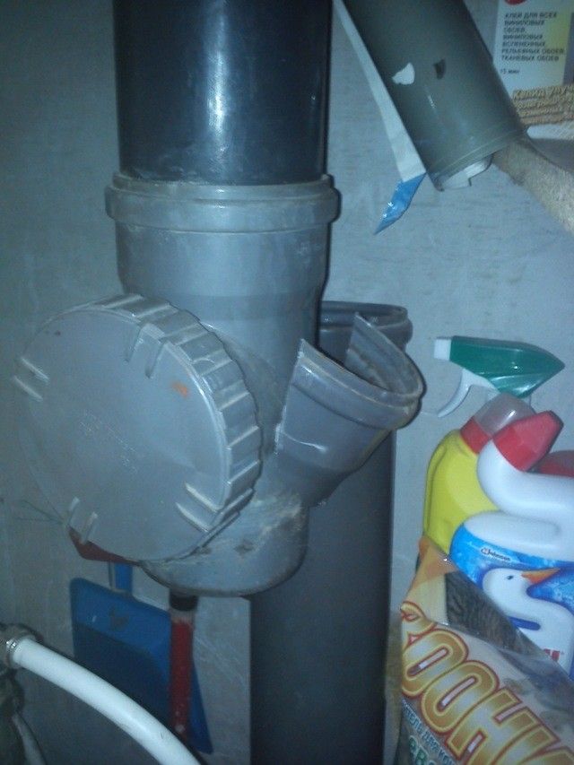 Поломанный тройник в общем стояке 🔴 Как снять заглушку с канализации